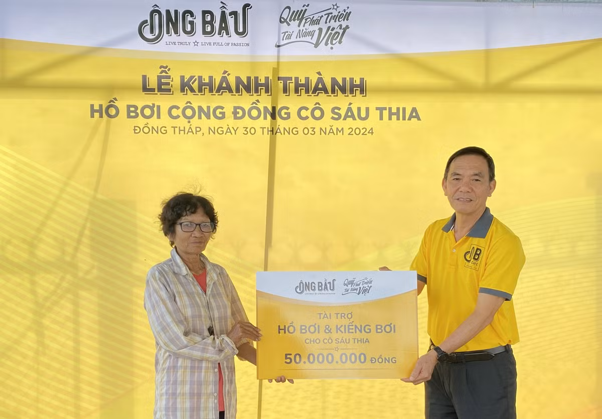Quỹ phát triển tài năng Việt tặng hồ để dạy bơi cho trẻ em nghèo Quy phat trien tai nang Viet tang ho de day boi cho tre em ngheo