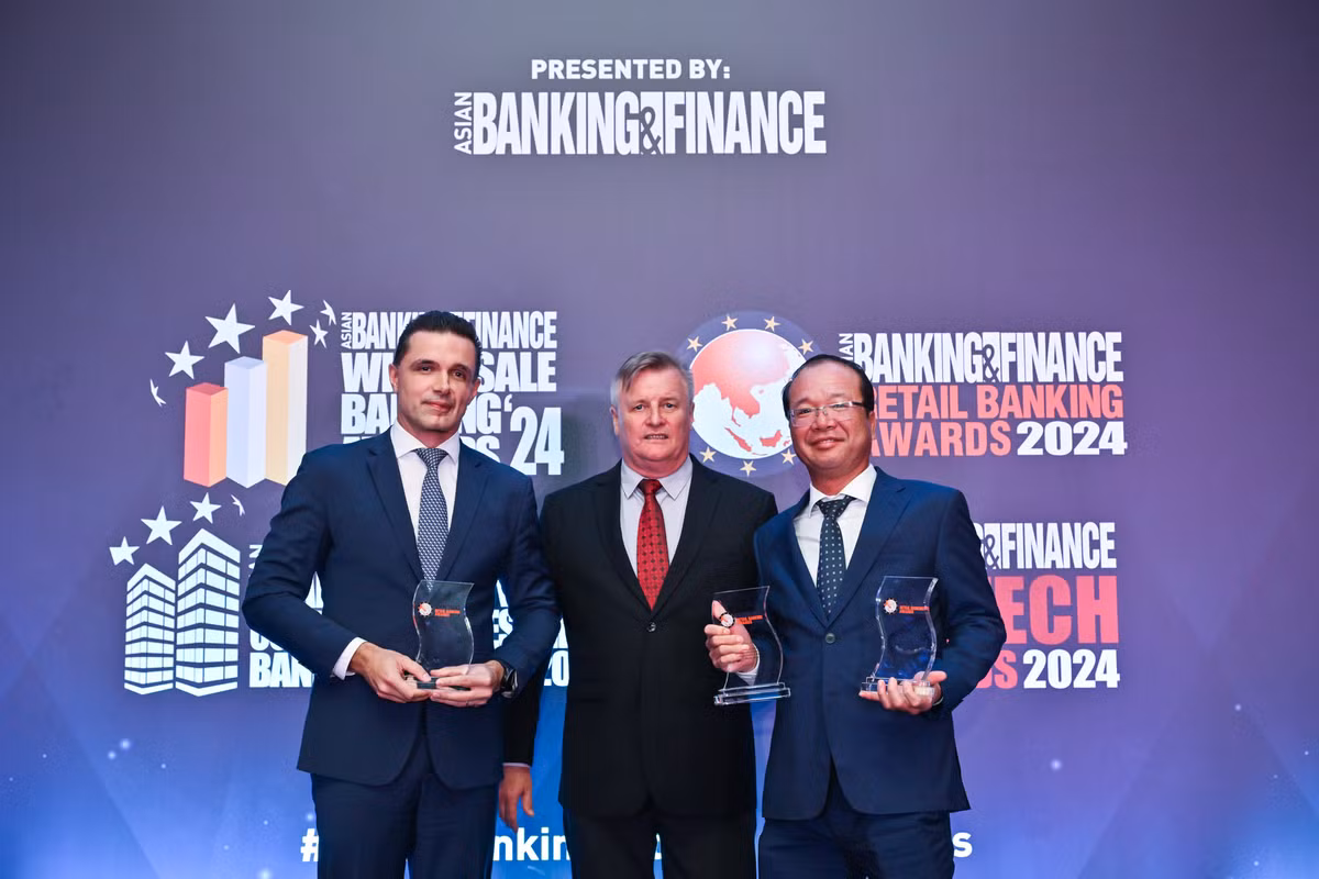 Các tổ chức quốc tế đánh giá cao chiến lược bán lẻ cộng hưởng số hóa của HDBank Cac to chuc quoc te danh gia cao chien luoc ban le cong huong so hoa cua HDBank