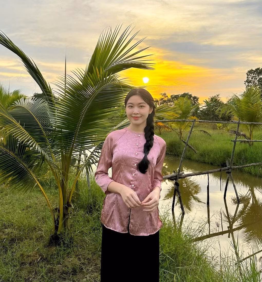 Lo Lem - con gai Quyen Linh: Nhan sac ruc ro tuoi 17-Hinh-5