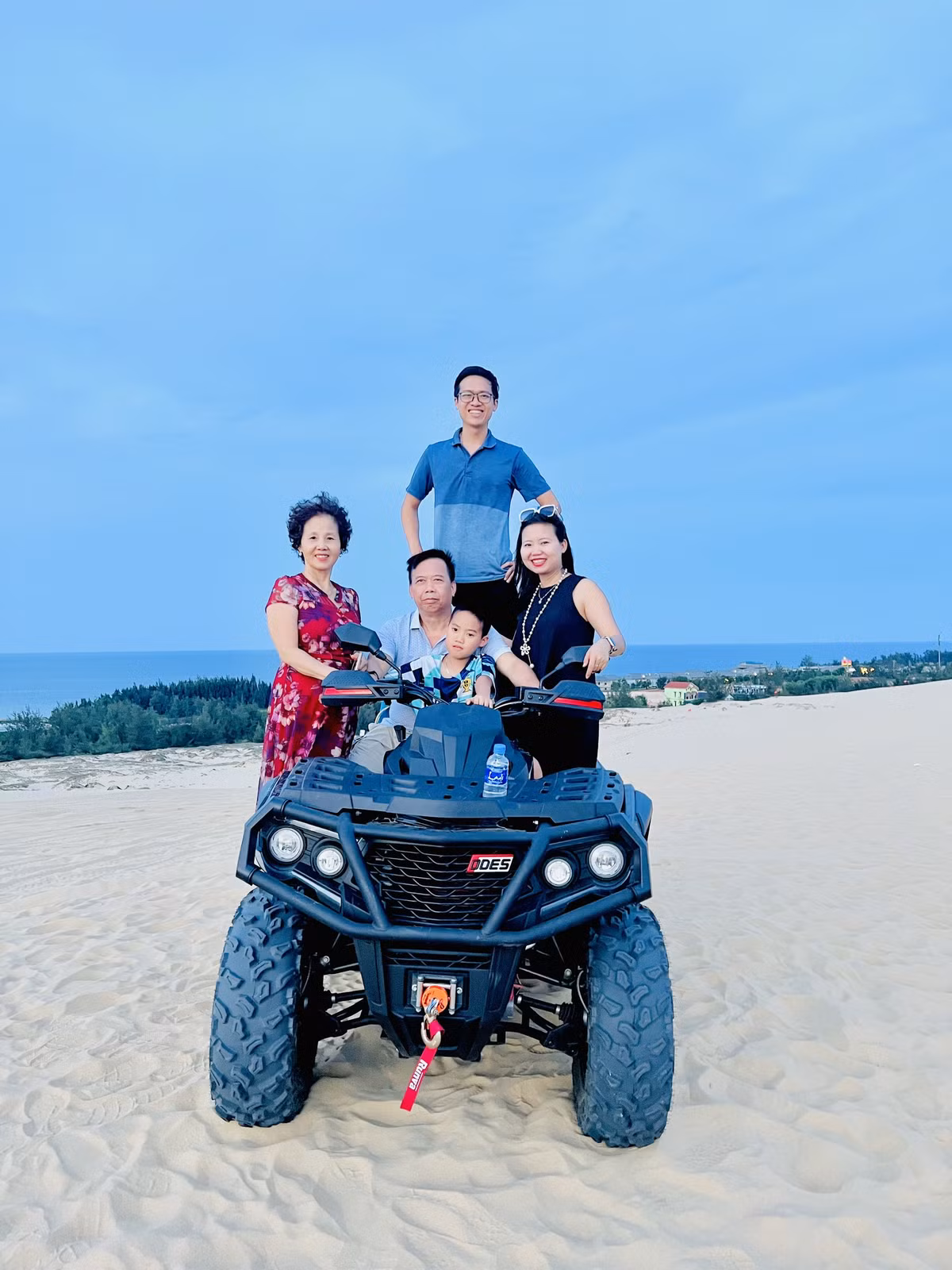Me Ha Noi dua con du lich he xuyen Viet, nhan dieu bat ngo kho tin-Hinh-5