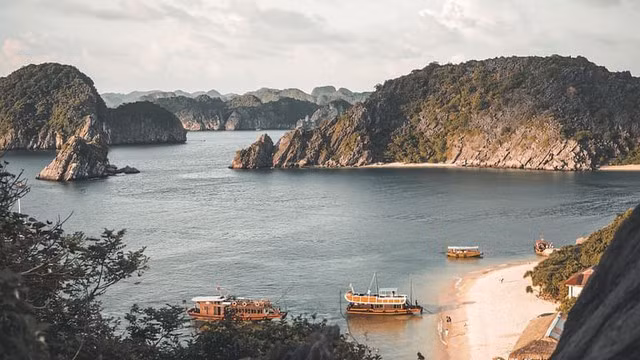 Bao quoc te goi y den nhung vung bien dep nhat o Viet Nam