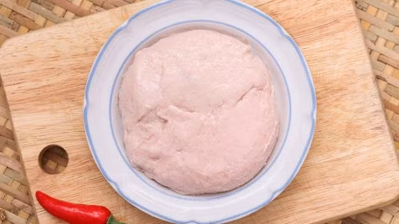 Giò ăn không hết bỏ tủ lạnh, làm thêm bước nữa để tươi ngon - Hình 4 Gio an khong het bo tu lanh, lam them buoc nua de tuoi ngon-Hinh-4