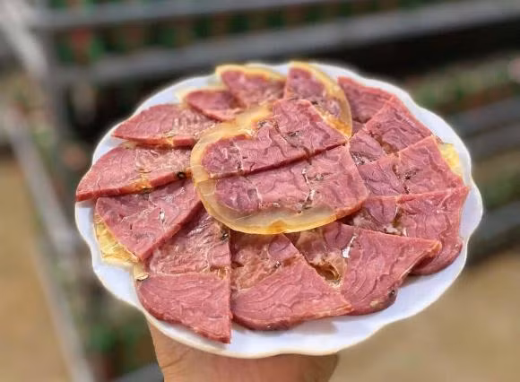 Giò ăn không hết bỏ tủ lạnh, làm thêm bước nữa để tươi ngon - Hình 3 Gio an khong het bo tu lanh, lam them buoc nua de tuoi ngon-Hinh-3