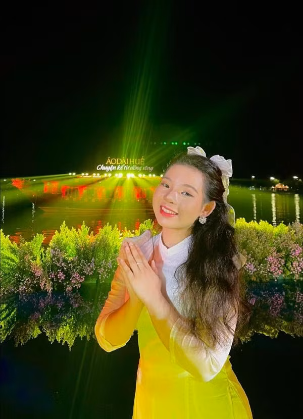 Con gái út Thanh Thanh Hiền tuổi 20:nữ tính mềm mại - Hình 5 Con gai ut Thanh Thanh Hien tuoi 20:nu tinh mem mai-Hinh-5