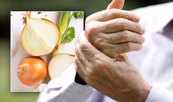 Ăn hành tây mỗi ngày ngừa loãng xương, viêm khớp và nhiều lợi ích khác - Hình 2 An hanh tay moi ngay ngua loang xuong, viem khop va nhieu loi ich khac-Hinh-2