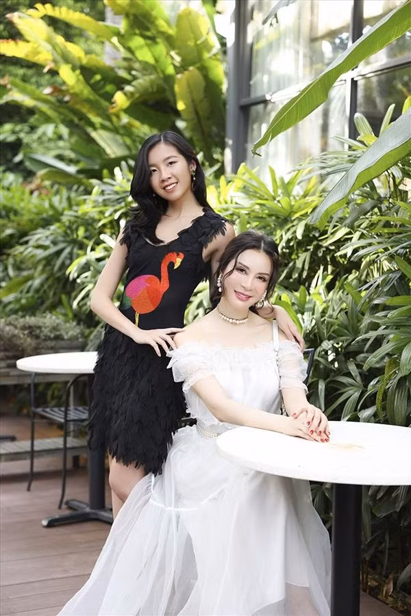 Cận cảnh nhan sắc đời thực ở tuổi 20 của con gái MC Thanh Mai Can canh nhan sac doi thuc o tuoi 20 cua con gai MC Thanh Mai