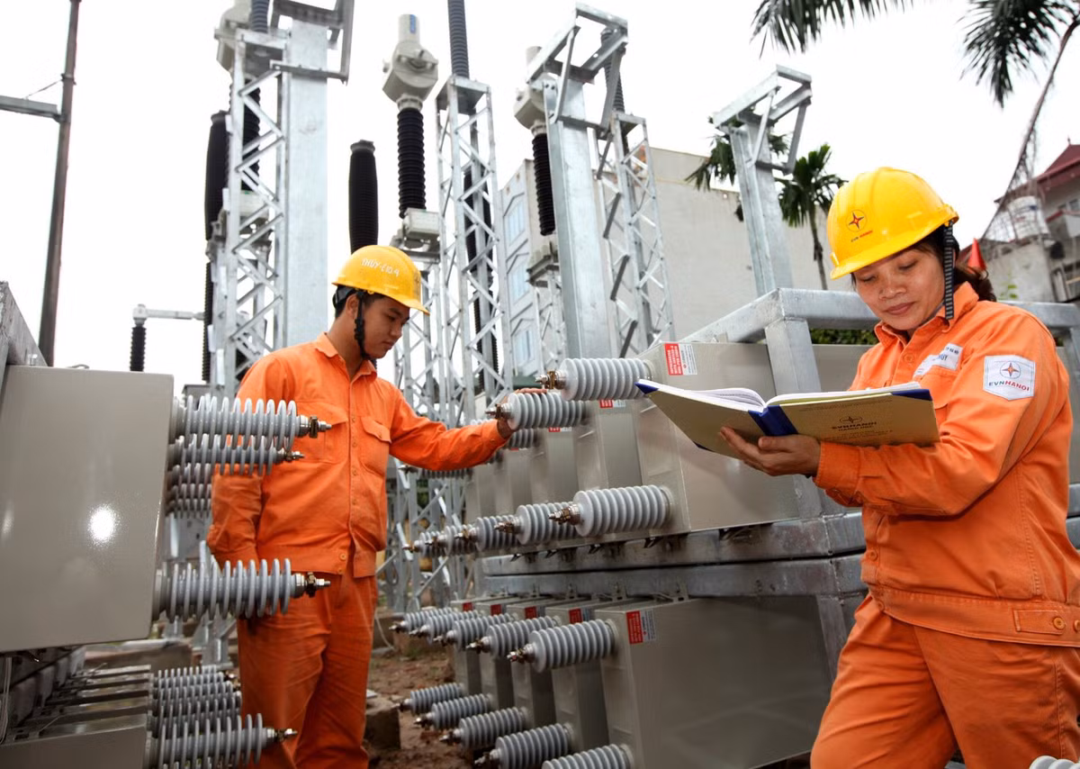Sau kiem toan EVN giam lo, co hon 100.000 ty gui ngan hang
