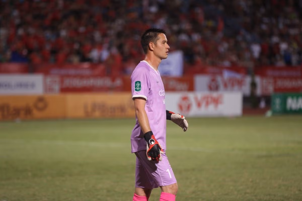 Thu mon Filip Nguyen don vo va con trai sang song cung