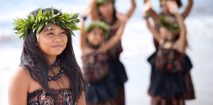 Chỉ những ai có tổ tiên người Hawaii mới được coi là người Hawaii. Ngay cả khi bạn sinh ra và lớn lên ở Hawaii, bạn vẫn không được coi là người Hawaii thực sự nếu tổ tiên của bạn không phải người địa phương này. Ảnh: FS.