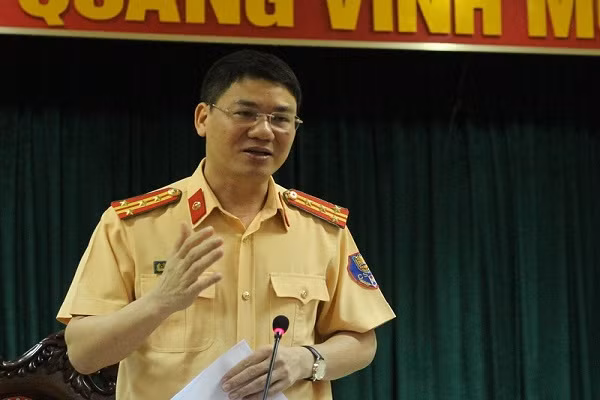 Bo Cong an: CSGT bung qua to se khong duoc ra duong xu phat