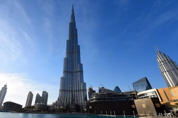 Theo Business Insider, với chiều cao 828 mét, Tháp Burj Khalifa là tòa nhà cao nhất thế giới hiện nay. Tòa nhà chọc trời Burj Khalifa ở Dubai được hoàn thành năm 2010, bao gồm 163 tầng. (Nguồn ảnh: Business Insider)