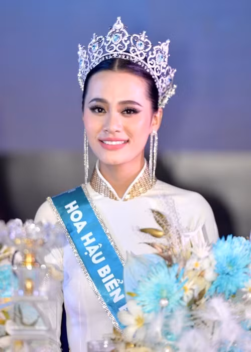 Tân Hoa hậu Biển đảo Việt Nam Đinh Như Phương sở hữu chiều cao 1m75, số đo ba vòng 91-62-96cm. Ảnh: Đại đoàn kết