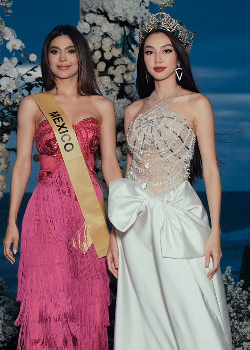 Vẻ gợi cảm của Thùy Tiên trong lễ trao sash khiến người hâm mộ không khỏi xuýt xoa. Ảnh: Miss Grand International