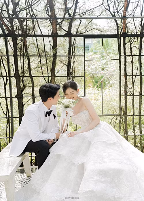 Nàng á hậu tâm sự: "Nốt hai bộ này mai thêm bộ nữa chốt sổ ạ". Ảnh: FBNV