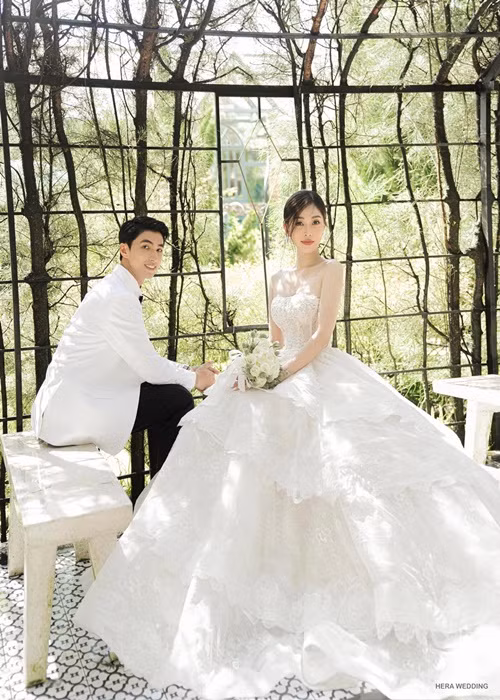 Hôn lễ Phương Nga - Bình An sẽ diễn ra vào ngày hôm nay (21/10). Trước giờ G, cô dâu chia sẻ hai bộ ảnh cưới mới. Ảnh: FBNV