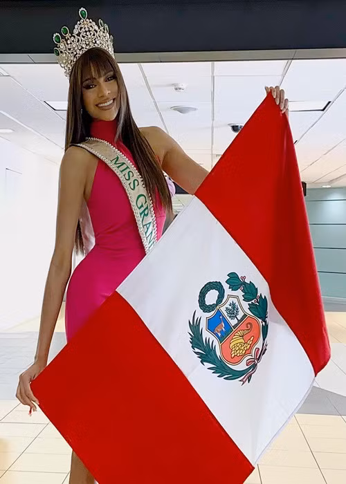 Đại diện Peru khoe ảnh trước giờ bay. Ảnh: Miss Grand International