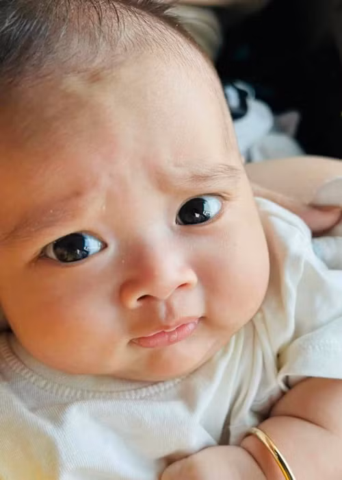Mới đây, Lê Dương Bảo Lâm liên tục khoe ảnh cận mặt con trai Dĩ Kha.