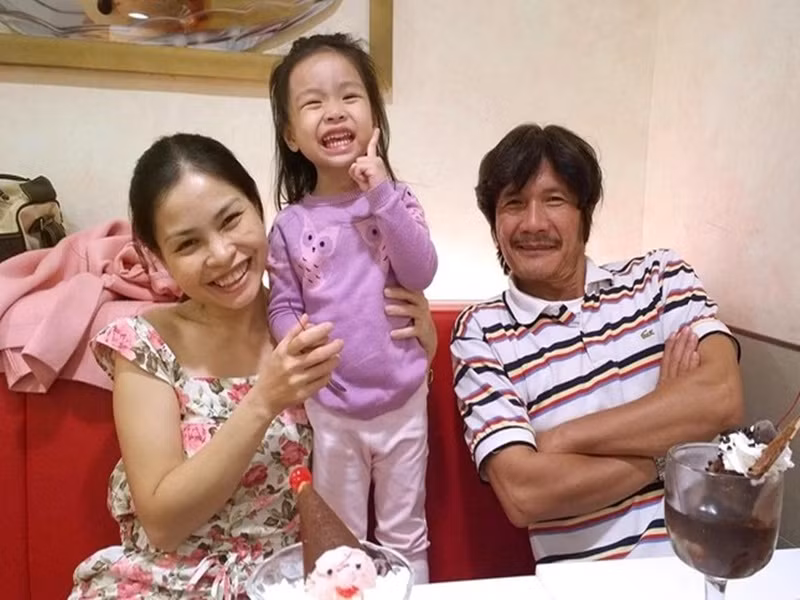 50 tuổi, nghệ sĩ Công Ninh lập gia đình, 53 tuổi mới có con đầu lòng. Ảnh: Tiền Phong