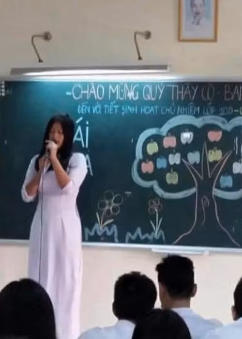 Để được sải bước trên sàn diễn, Thiên Ân giảm 15kg trong 4 tháng. Do giảm cân quá nhanh, cô bị rạn da ở vùng ngực. Ảnh: FBNV