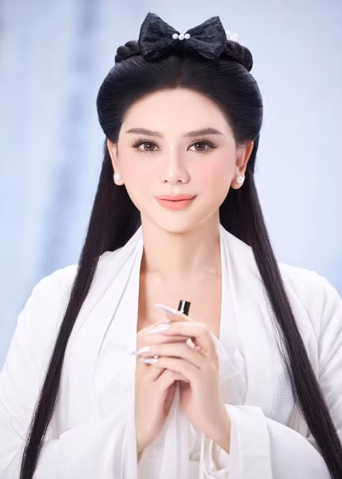 Bộ ảnh mới của Lâm Khánh Chi nhận được sự quan tâm của nhiều khán giả. Không ít người dành lời khen ngợi cho nhan sắc của nữ ca sĩ.