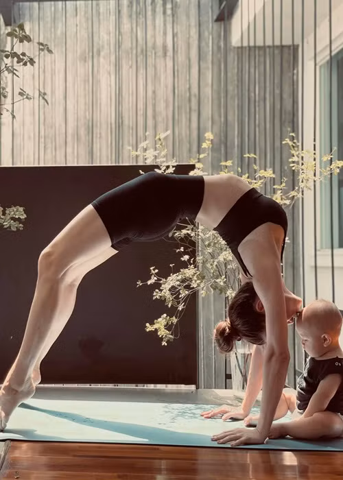 Biệt thự có nhiều không gian để Hồ Ngọc Hà tập yoga.