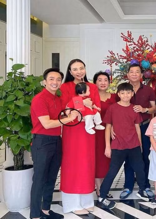 Đàm Thu Trang cũng làm dâu nhà giàu. Ông xã của cô - doanh nhân Cường Đô la là con trai của bà Như Loan. Ảnh: FBNV