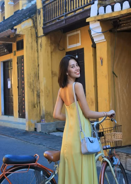 Nàng hậu cho biết, sự nổi tiếng chưa có ảnh hưởng nghiêm trọng nào đến chuyện cá nhân. Ảnh: FBNV