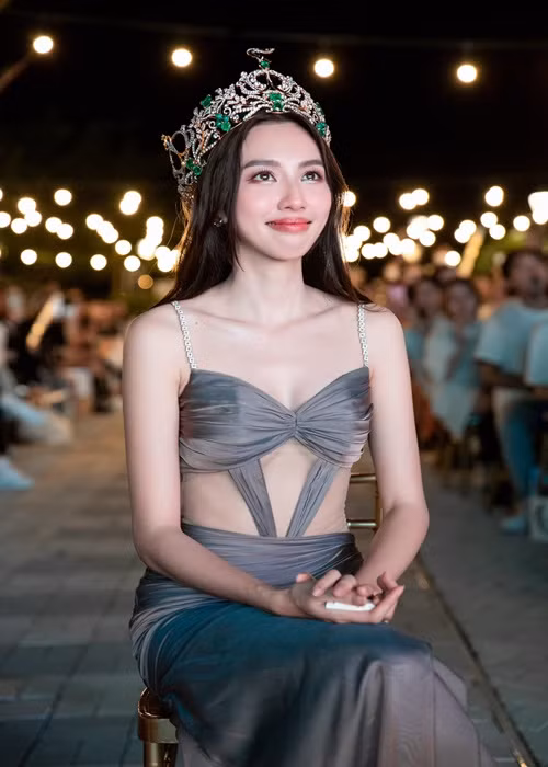 Người đẹp chia sẻ trên truyền thông, cô đang tích lũy tiền để mua nhà cho mẹ, bà và xe ô tô. Ngoài ra, Thùy Tiên không mua đồ hiệu nhiều dù cô có khả năng. Ảnh: FBNV