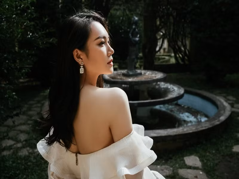 Ngọc Thạch không hoạt động nghệ thuật sau khi lấy chồng. Tuy nhiên, cuộc sống của cô vẫn nhận được sự quan tâm của nhiều khán giả. Ảnh: FBNV