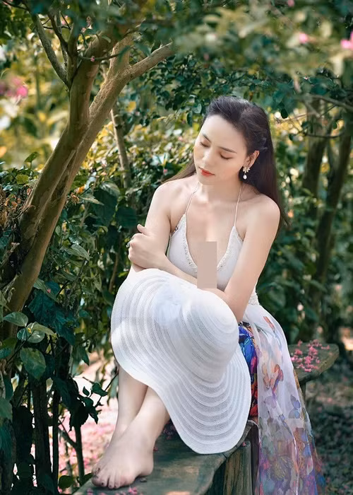 Nét quyến rũ của nữ diễn viên sinh năm 1991 khiến người đối diện khó rời mắt. Ảnh: FBNV