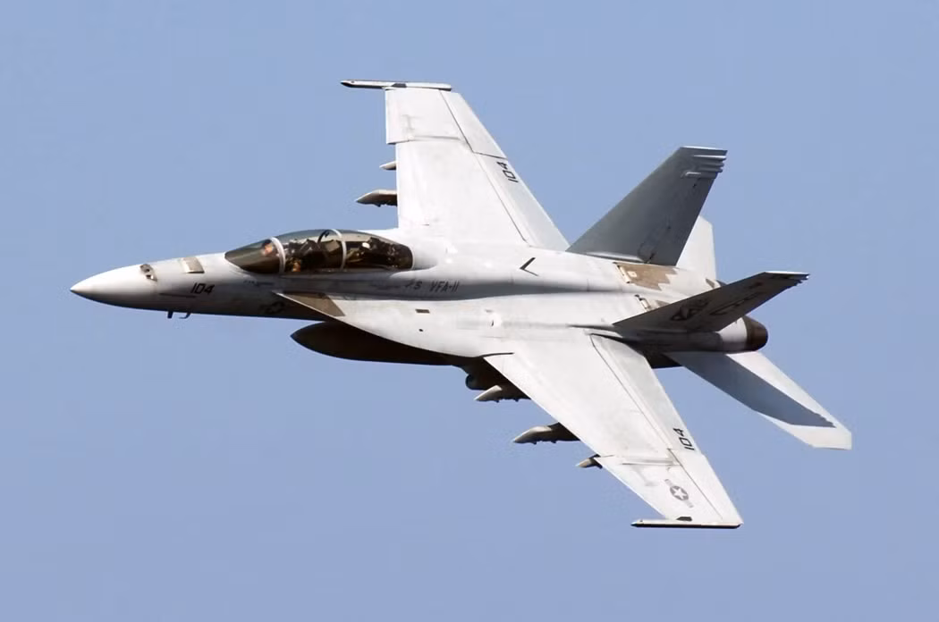 Còn Boeing F/A-18 Super Hornet, đối thủ cạnh tranh trực tiếp với Rafale M trong các cuộc thử nghiệm của Ấn Độ, có giá khoảng 70-100 triệu đô la một chiếc, trong khi Su-35 của Nga, máy bay chiến đấu thế hệ 4.5 trên đất liền, có giá khoảng 85 triệu đô la. Ảnh: @Wikipedia.