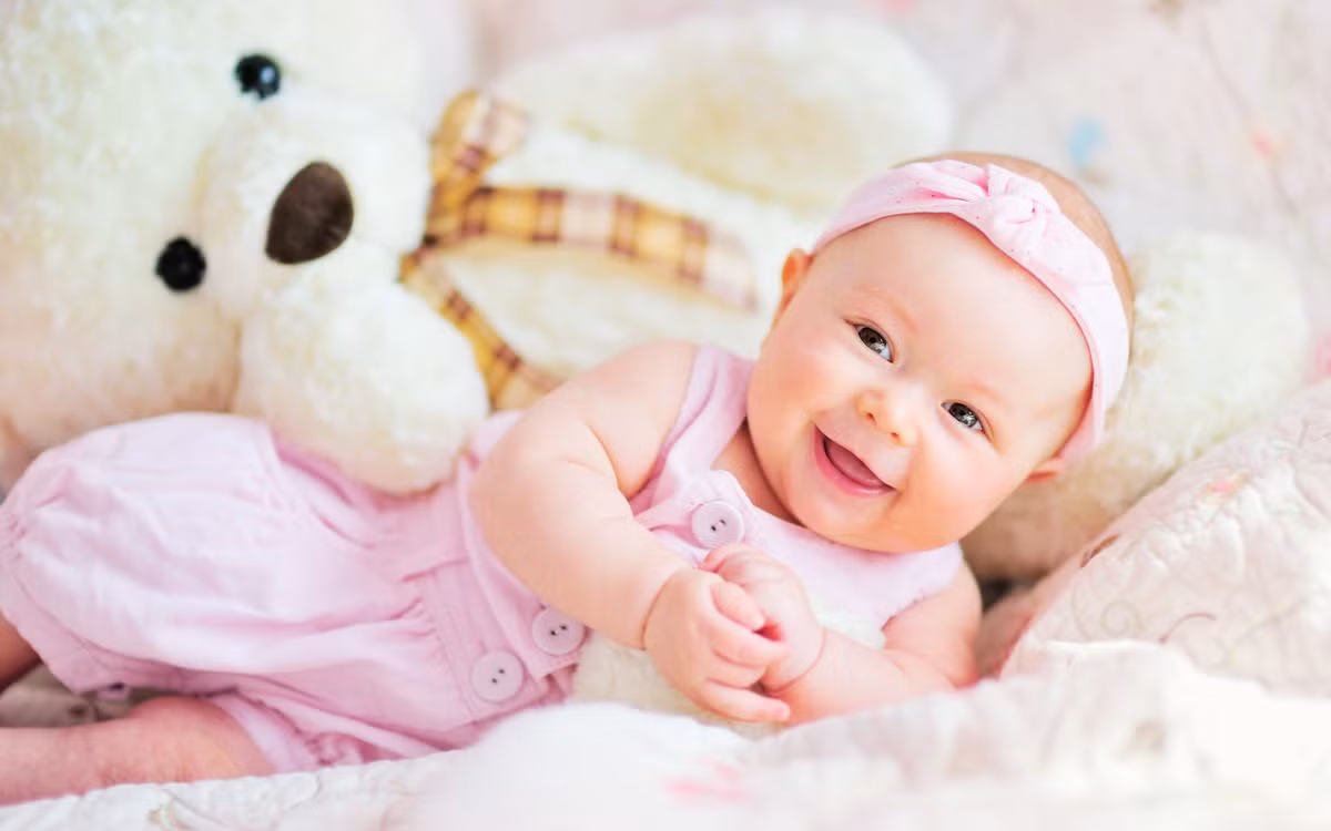 Tuổi Dậu: Vận thế chung: 4.2 điểm. Sự nghiệp: 4.1 điểm. Tình cảm: 4.3 điểm. Tài vận: 3.7 điểm. Sức khỏe: 4.1 điểm. Sự nghiệp: có nhiều tin tốt trong công việc. Tình cảm: chuyện tình cảm đi xuống. Tài vận: hao tài tốn của. Sức khỏe: chú ý hệ hô hấp. Con số may mắn trong tuần: 5, 0. Màu sắc may mắn: màu vàng. Quý nhân tuần này: tuổi Sửu, tiểu nhân tuần này: tuổi Ngọ. Lời khuyên: chú ý “Hại Thái Tuế”. Ảnh: livewallpaperswide.com.