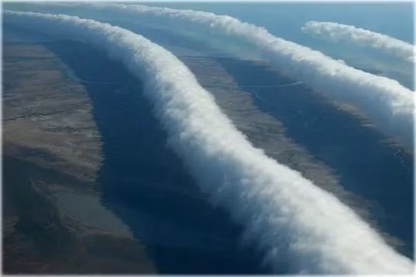 Những đám mây kỳ lạ này được gọi là Morning Glory, được chụp tại Vịnh Carpentaria ở Úc, trông nó như những con rắn khổng lồ thi nhau chao lượn trên bầu trời. Ảnh: @depositphotos.