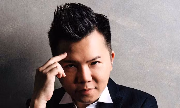 Zheng Bojian (Dato Anthony Cheng) là một doanh nhân nổi tiếng tại Malaysia, cũng đồng thời là một nhà tiên tri được cư dân mạng ca tụng. Ông đã đưa ra các dự đoán về năm 2020, sau đó chúng đều ứng nghiệm. 