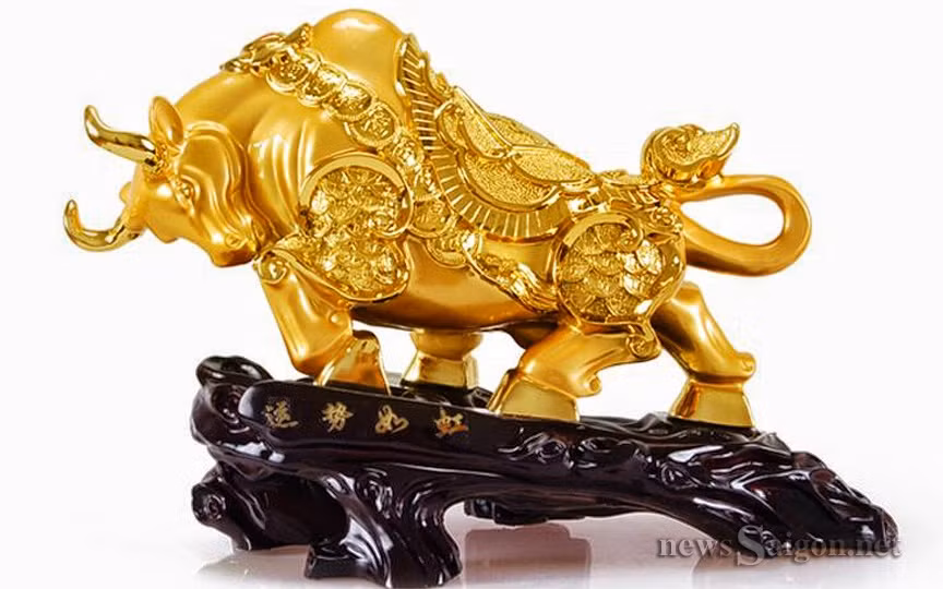  Tuổi Sửu: Bạn sẽ phải đối diện với một ngày bận như chong chóng, hết việc này đến việc kia ập tới dồn dập. Kinh tế chưa tới mức sa sút nhưng liên tục có nhiều khoản chi không thỏa đáng. Chuyện tình cảm có nhiều bước chuyển ngoặt nhưng nỗ lực chủ yếu đến từ nửa kia. 