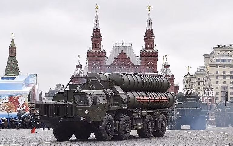 Tại Ukraine, Nga đã triển khai các tiểu đoàn S-400 để bảo vệ các khu vực trọng điểm, bao gồm các vùng lãnh thổ bị chiếm đóng và các khu vực biên giới như Kursk và Belgorod. Ảnh: @The Times of Israel.