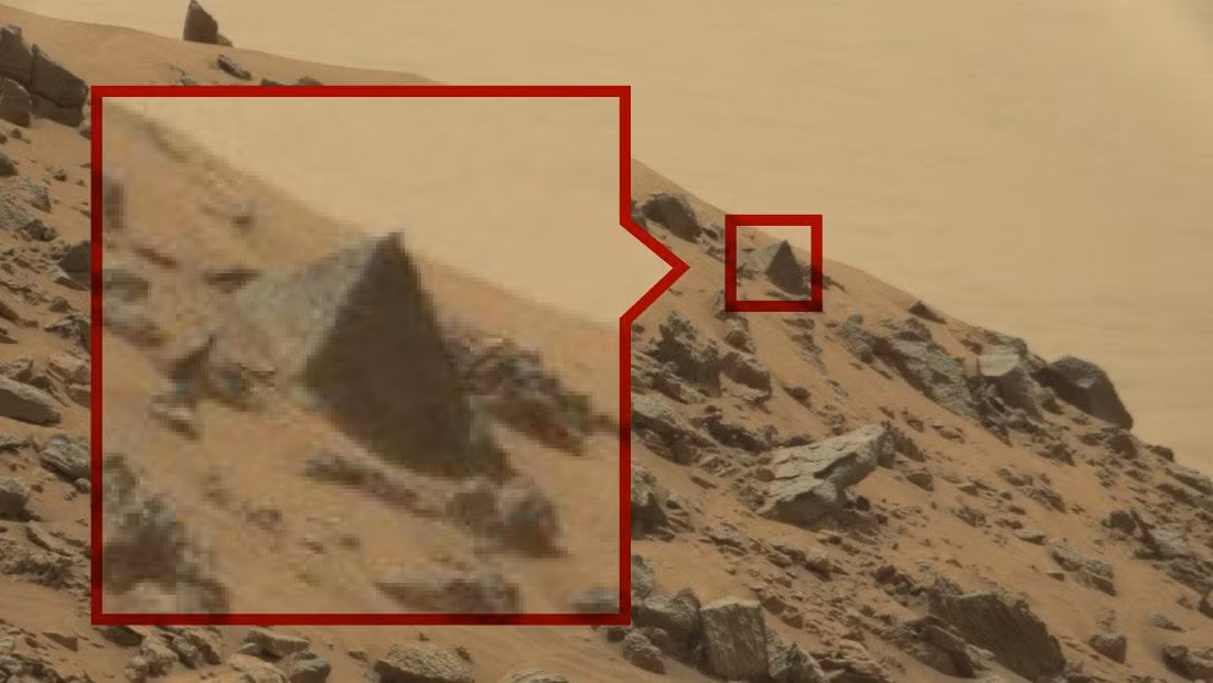 Ông tuyên bố rằng, chính những hình ảnh của NASA cho thấy các cấu trúc hình kim tự tháp trên bề mặt sao Hỏa. Ông nói: "Nếu kim tự tháp được hình thành tự nhiên, thì giờ này nó đã bị thổi bay mất rồi", McMoneagle lập luận. "Nó phải do con người tạo ra". Ảnh: @NASA.