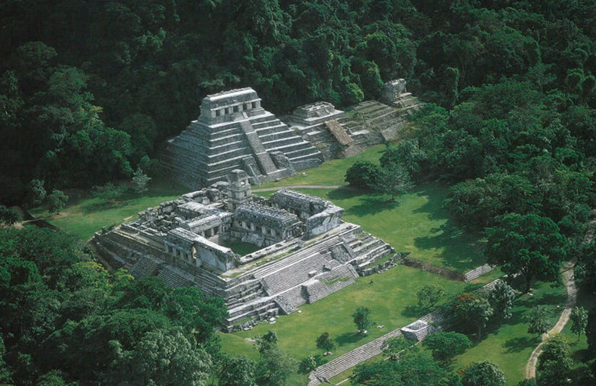 Theo Viện Nhân chủng học và Lịch sử Quốc gia Mexico (INAH), cuộc khai quật này được thực hiện trong quá trình xây dựng một nhà ga xe lửa gần địa điểm Maya cổ đại Calakmul, một trong những thành bang tiền Columbus lớn nhất và hùng mạnh nhất từng tồn tại ở vùng đất thấp Maya. Ảnh: @The Metropolitan Museum of Art.