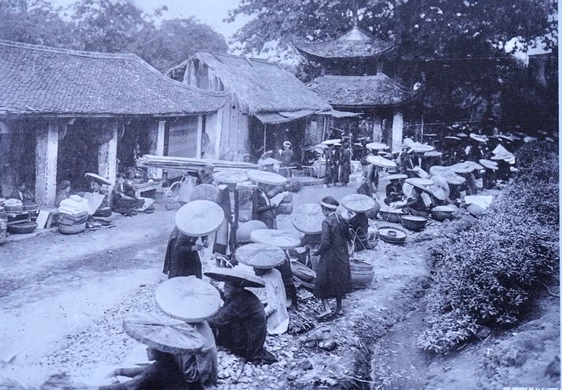 Một góc chợ Bưởi xưa. (Nguồn EFEO)