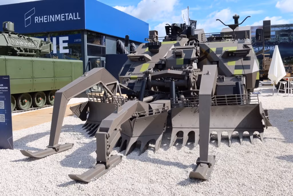 Thậm chí, một thỏa thuận trị giá 9,1 tỷ USD ký vào tháng 6/2024 cho thấy, Rheinmetall sẽ cung cấp đạn pháo 155mm để bổ sung kho đạn của Đức và các đồng minh, đồng thời hỗ trợ nỗ lực phòng thủ của Ukraine, với các đợt giao hàng đã bắt đầu thêm vào năm 2025. Ảnh: @EDR Magazine.