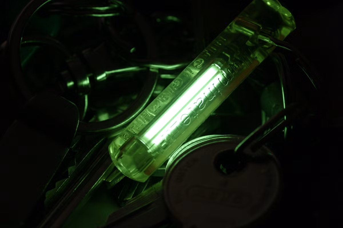 Tritium được tạo ra trong lõi lò phản ứng hạt nhân, bằng cách chiếu xạ kim loại lithium hoặc các viên sỏi gốm chứa lithium. Đây cũng là một trong những vật liệu đắt nhất trên Trái đất. Ảnh: @Wikipedia.