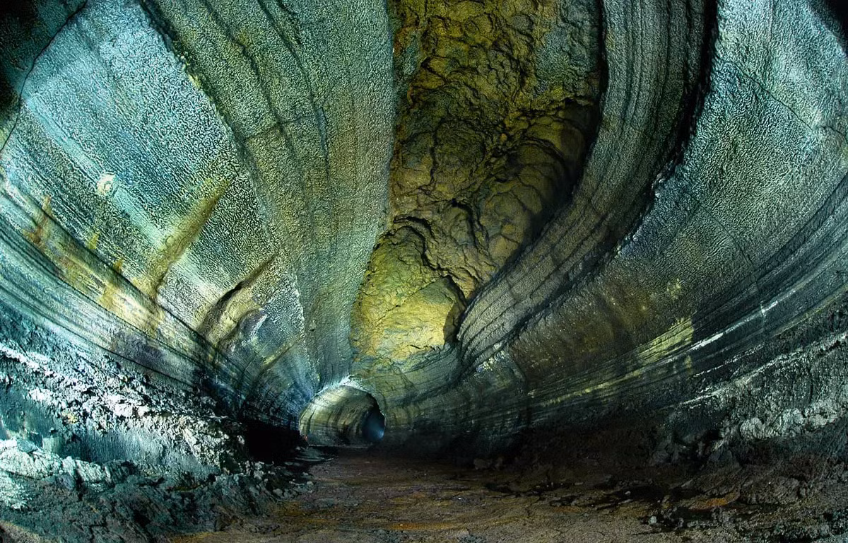 Torca del Cerro del Cuevón là hang động sâu nhất của Tây Ban Nha. Nó nằm trong dãy núi Picos de Europa. Ảnh: @Wondermondo.