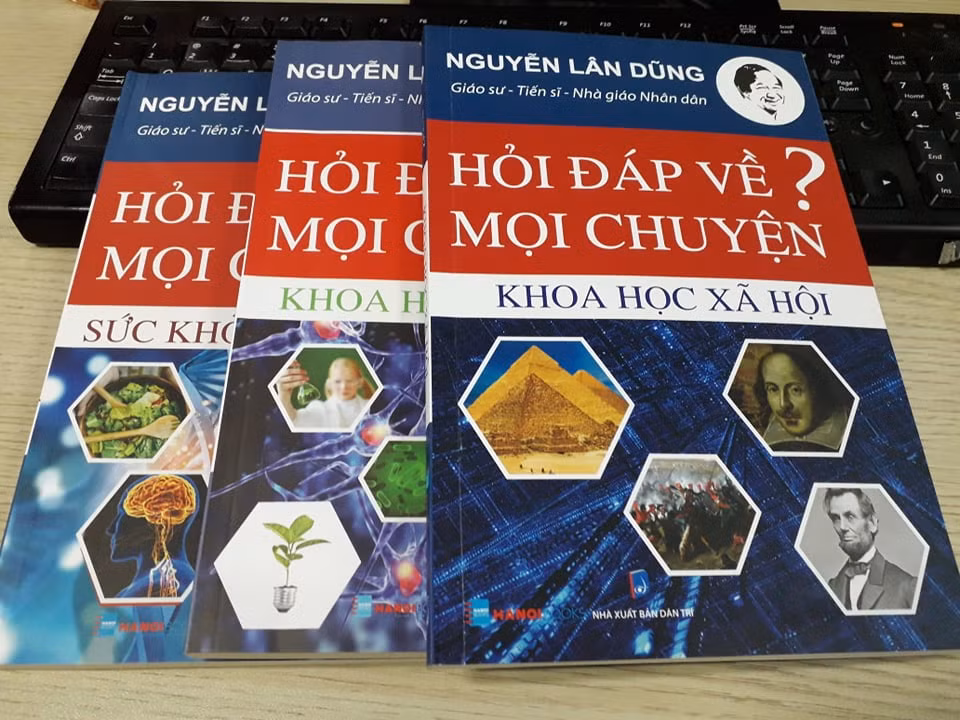 Trong cuốn Hỏi đáp về mọi chuyện - Khoa học tự nhiên, GS. TS. NGND. Nguyễn Lân Dũng trả lời cho các câu hỏi: Lá diêu bông là gì; Khủng long có ăn thịt người không; Có đúng là có chín tầng mây không; Mặt trời già đến mức nào; Vì sao máu đỉa hút rất khó đông lại…