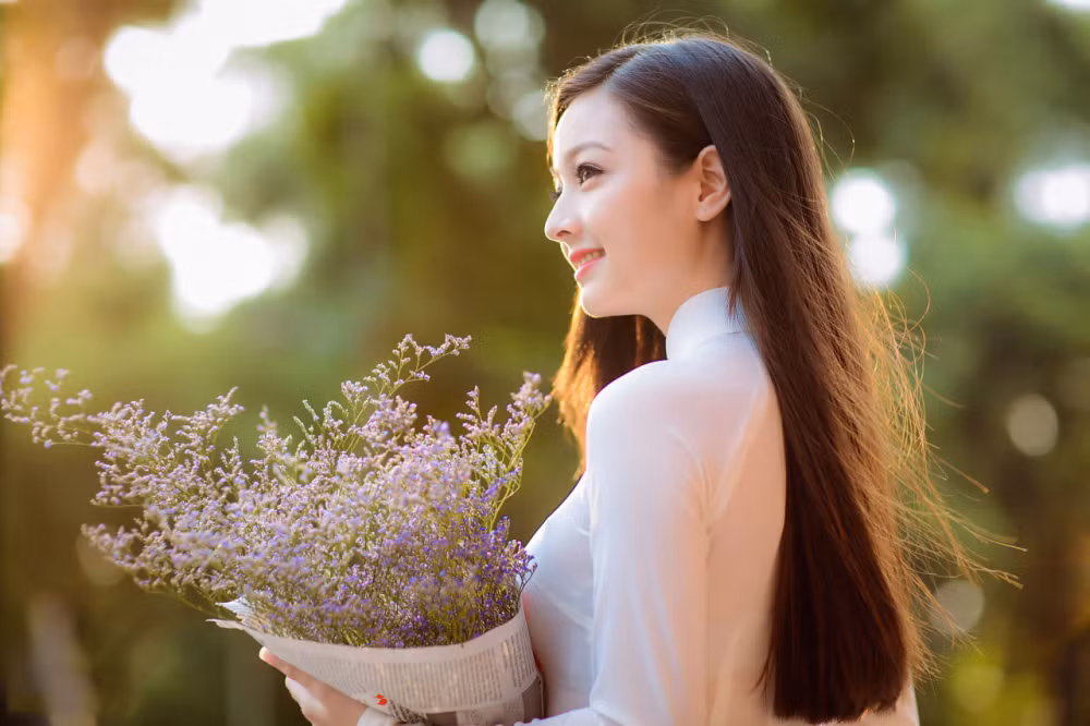 Tuổi Hợi: Phụ nữ tuổi Hợi là người rất chăm chỉ, khéo léo, ngoài ra, họ cũng là người rất lãng mạn. Do đó, những bó hoa đẹp hay vé mời xem những chương trình nghệ thuật luôn là món quà yêu thích trong dịp 8/3 của con giáp này. Ảnh: phunutoday.vn. (Bài viết chỉ mang tính tham khảo, cung cấp nội dung trắc nghiệm vui cho bạn đọc). 