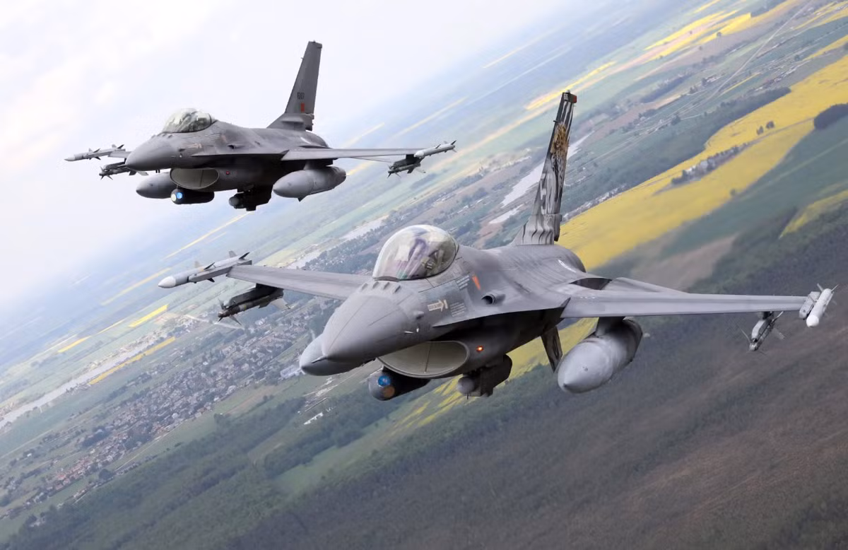 Ban đầu được coi là máy bay chiến đấu chiếm ưu thế trên không, qua nhiều thập kỷ, F-16 đã phát triển thành một nền tảng đa năng có khả năng thực hiện nhiều nhiệm vụ khác nhau, từ chiến đấu không đối không đến tấn công mặt đất một cách chính xác. Ảnh: @: Petras Malukas.