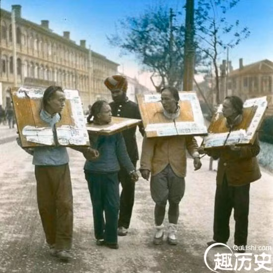 Tù nhân bị áp giải trên đường phố. Ảnh: Qulishi.com. 