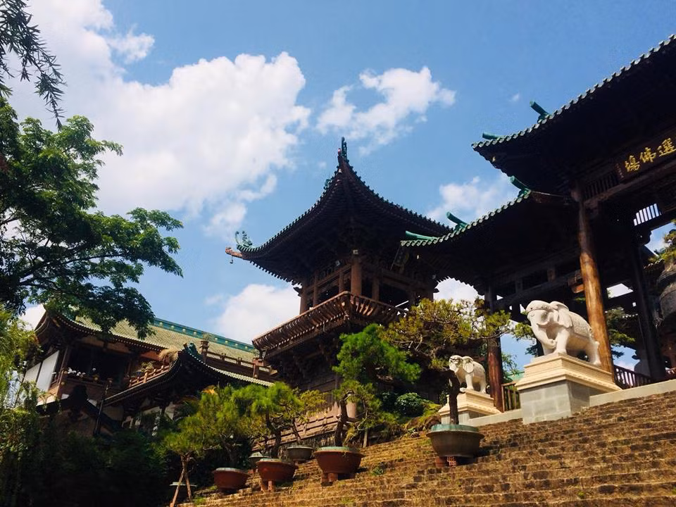 Chùa Minh Thành được xem là điểm tham quan hấp dẫn của thành phố Pleiku (tỉnh Gia Lai). Chùa được xây dựng từ năm 1964, đến năm 1997 được xây mới với nhiều công trình tráng lệ.
