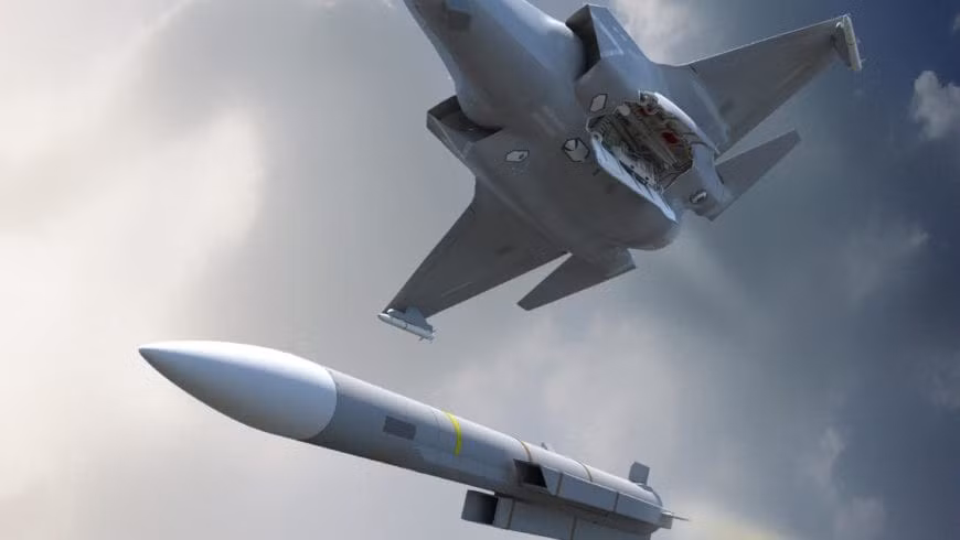 Ấn Độ cũng trang bị tên lửa MBDA Meteor trên máy bay phản lực Rafale, một tên lửa có tầm bắn khoảng 193km và nổi tiếng với vùng không thoát lớn nhờ động cơ ramjet. Trong khi tên lửa MBDA Meteor vẫn là một vũ khí đáng gờm, nhưng tầm bắn xa hơn của PL-15 mang lại cho Pakistan lợi thế tiềm năng trong việc tấn công mục tiêu, trước khi máy bay phản lực của Ấn Độ có thể phản ứng. Ảnh: @MBDA Inc.