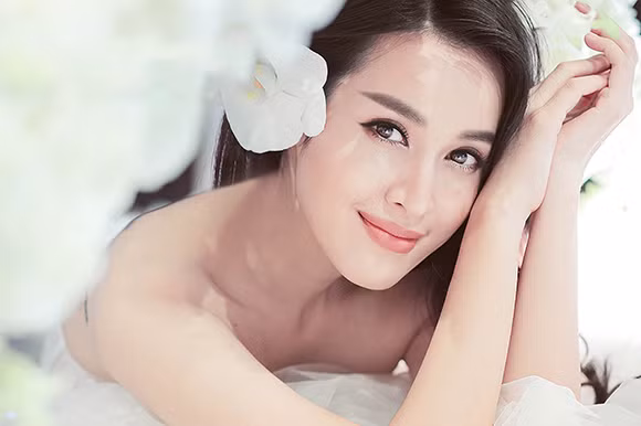 Tháng 10, tháng 11: Người sinh vào tháng 10 và tháng 11 có tính cách hoạt bát, nhanh nhẹn và thích hưởng thụ nhưng họ lại là những người có tính sáng tạo mạnh mẽ. Ảnh: ngoisao.vn. 