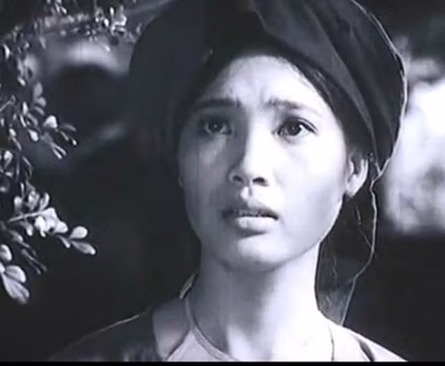 Quá trình dựng phim "Chị Dậu", mặc dù mọi khâu đã hoàn tất nhưng vì chưa tìm được diễn viên ưng ý để vào vai chị Dậu, đạo diễn quyết định hoãn bấm máy kiên quyết chờ đến khi tìm được diễn viên phù hợp. Nghệ sĩ Lê Vân sau đó được lựa chọn vào vai chị Dậu.